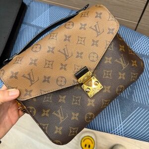 Louis Vuitton Pochette Metis Reverse